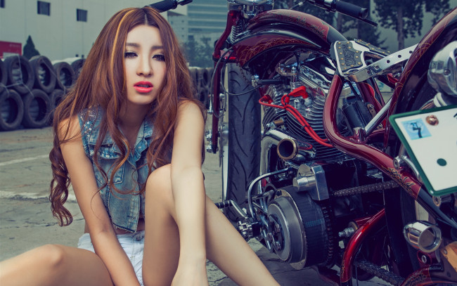 Обои картинки фото мотоциклы, мото с девушкой, мотоцикл, девушка, азиатка
