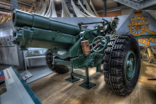 Обои картинки фото оружие, пушки, ракетницы, гаубица, музей