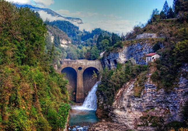 Обои картинки фото природа, водопады, горы, вода