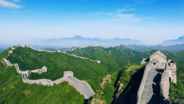 Картинка города -+исторические +архитектурные+памятники деревья горы великая китайская стена китай