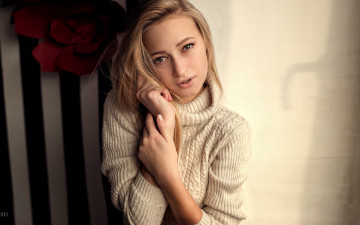 Картинка девушки -+блондинки +светловолосые блондинка свитер