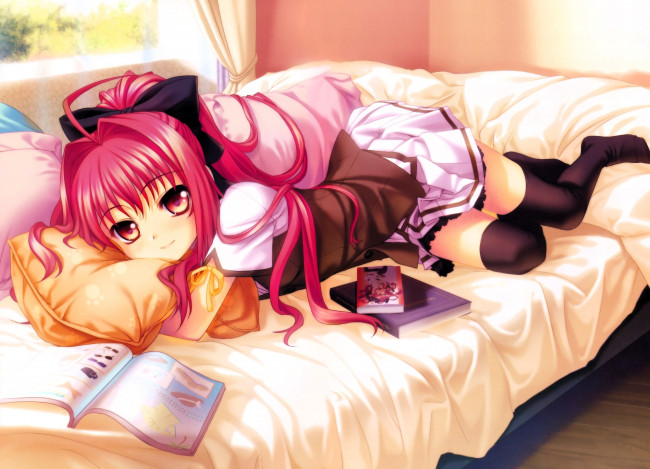Обои картинки фото аниме, polyphonica, девочка, постель, книги