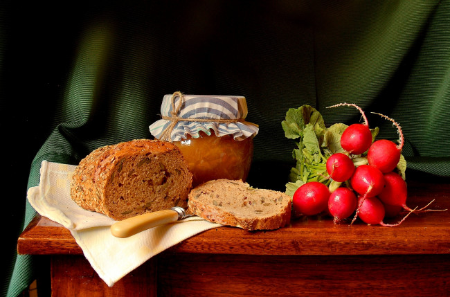 Обои картинки фото еда, натюрморт, банка, нож, хлеб, редис
