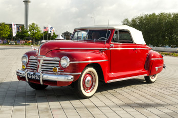 обоя plymouth p 14 special deluxe convertible 1942, автомобили, выставки и уличные фото, история, выставка, автошоу, ретро