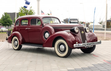 Картинка studebaker+president+1937 автомобили выставки+и+уличные+фото история ретро автошоу выставка
