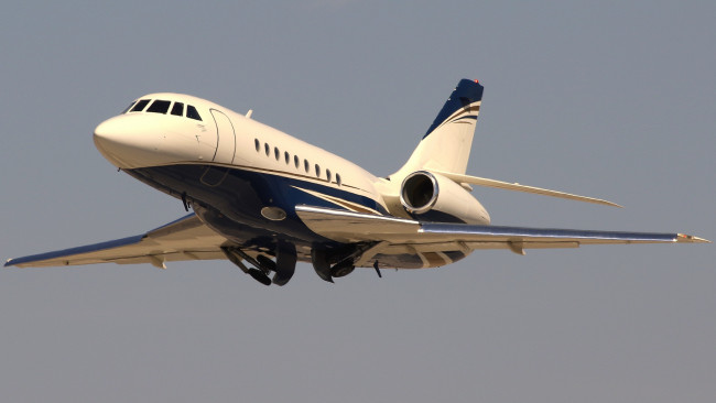 Обои картинки фото falcon 2000l, авиация, пассажирские самолёты, авиалайнер