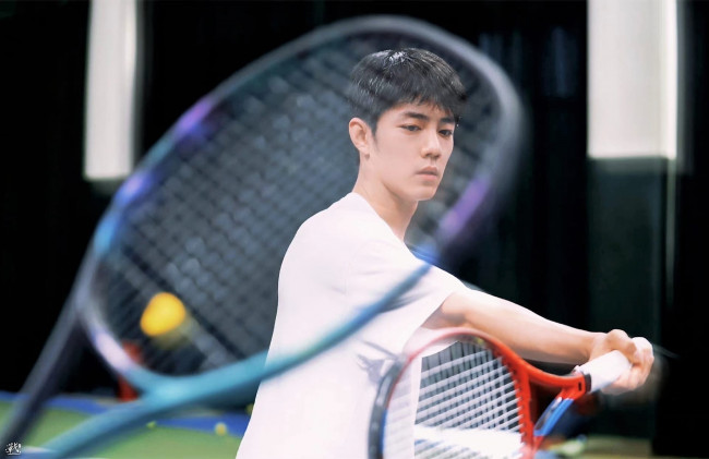 Обои картинки фото мужчины, xiao zhan, актер, ракетка, теннис