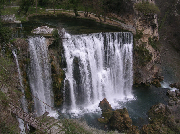 Обои картинки фото природа, водопады, водопад, река, спуск, дорожка, пейзаж