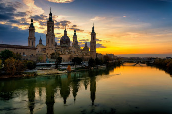 Картинка города -+католические+соборы +костелы +аббатства река мост небо базилика девы марии испания