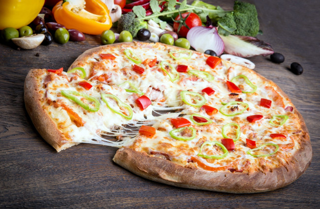 Обои картинки фото еда, пицца, сыр, перец, томаты, помидоры
