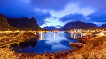 обоя норвегия,  лофотенские острова, города, - огни ночного города, горы, залив, вечер, огни