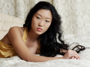 Картинка -Unsort+Азиатки mariko девушки unsort азиатки поза met-art модель секси красотка фото сессия фон кровать волосы