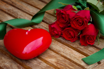 обоя праздничные, день, св, валентина, сердечки, любовь, сердце, розы, цветы, красные, букет, ленты, свеча
