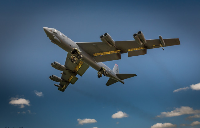 Обои картинки фото b52, авиация, боевые самолёты, бомбардировщик