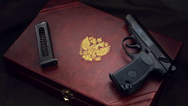 Обои картинки фото оружие, пистолеты, pistol, пистолет, макарова, weapon, макаров, makarov, герб, российской, федерации, gun