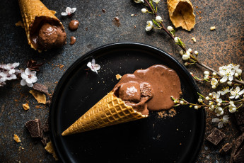 Картинка еда мороженое +десерты шоколадное вафельный рожок