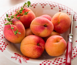 Картинка еда персики сливы абрикосы нож тарелка