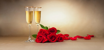 Картинка цветы розы бокалы шампанское красные лепестки