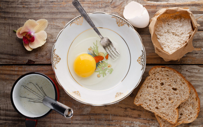 Обои картинки фото еда, Яйца, венчик, орхидея, хлеб, молоко, яйцо, ингредиенты, вилка, тарелка, мука, продукты