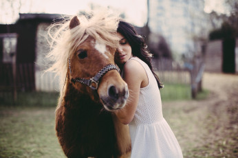 Картинка девушки -unsort+ брюнетки +шатенки конь лошадь брюнетка любовь пони