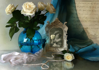 Картинка цветы розы рамка портрет ожерелье бусы ваза