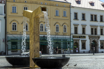 Картинка города -+фонтаны здания фонтан магазины