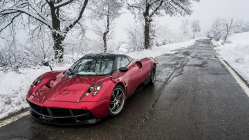 Картинка автомобили pagani красный дорога зима снег