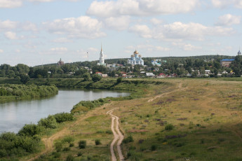 Картинка города православные церкви монастыри дорога облака река город монастырь