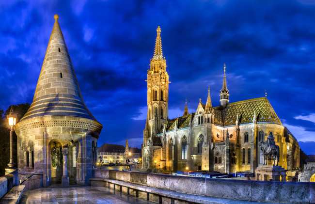 Обои картинки фото города, будапешт, венгрия, ночь, собор, памятник