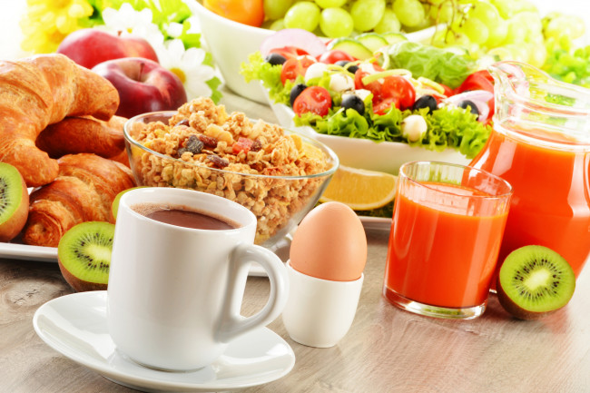 Обои картинки фото еда, разное, завтрак, выпечка, салат, сок, кофе
