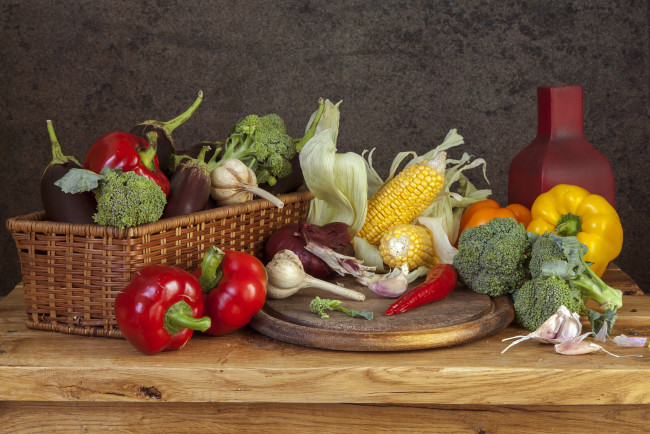 Обои картинки фото еда, овощи, чеснок, капуста, баклажаны, перец, кукуруза