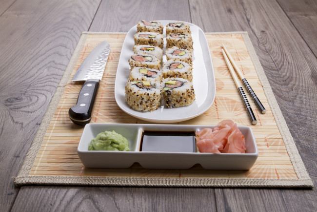 Обои картинки фото еда, рыба,  морепродукты,  суши,  роллы, роллы, суши, японская, кухня