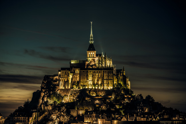 Обои картинки фото города, крепость мон-сен-мишель , франция, замок, mont, saint-michel, normandy, island, крепость, castle, вечер, огни, нормандия, свет, мон-сен-мишель, france, david, w, photography