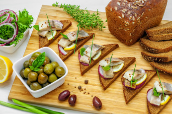 Картинка еда бутерброды +гамбургеры +канапе оливки хлеб селедка