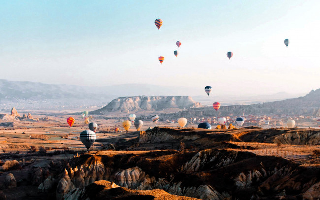 Обои картинки фото авиация, воздушные шары дирижабли, горы, шары, воздушные, полет