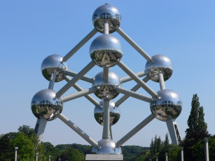 Картинка города брюссель бельгия модель атома