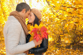 Картинка разное мужчина+женщина девушка парень осень листья парк