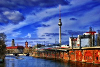 Картинка германия берлин города канал город здания телебашня поезд набережная баржа