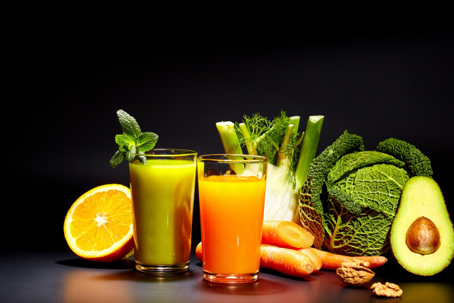 Обои картинки фото еда, напитки,  сок, апельсин, цитрус, авокадо, капуста, зелень, сок