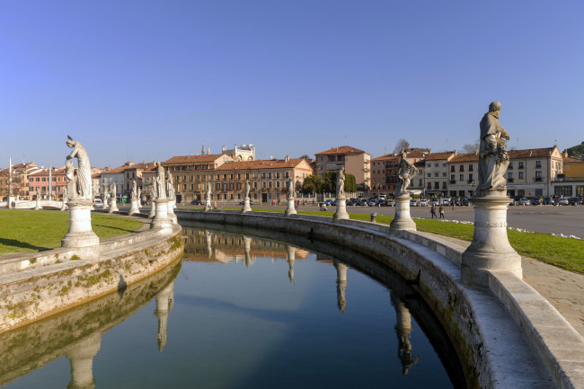 Обои картинки фото города, - дворцы,  замки,  крепости, прато-делла-валле, падуя, канал, италия, мостик, площадь, скульптура