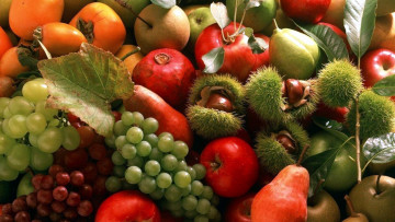 Картинка еда фрукты +ягоды яблоки каштаны гранат хурма виноград груши
