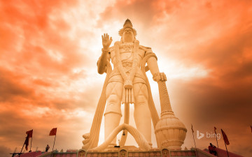 Картинка города -+памятники +скульптуры +арт-объекты индуистская архитектура статуя небо облака оранжевый вид спереди малый угол индуизм хануман