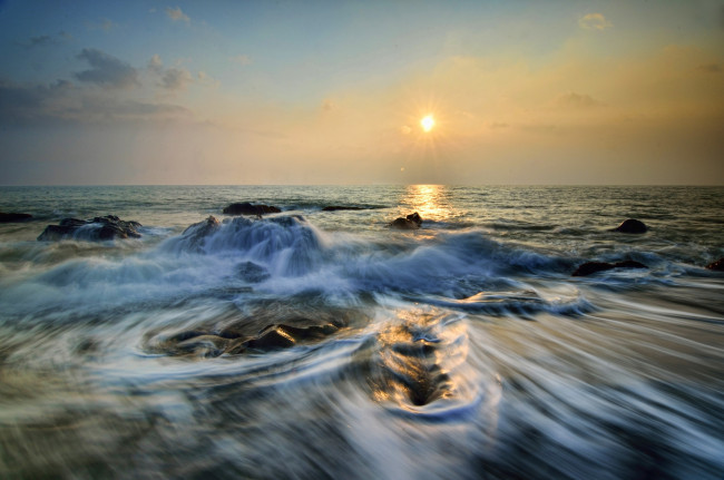 Обои картинки фото природа, побережье, вода, солнце, пена