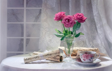 Картинка разное посуда +столовые+приборы +кухонная+утварь чашка окно ноты цветы розы натюрморт