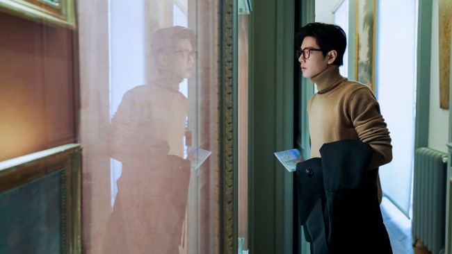 Обои картинки фото мужчины, xiao zhan, актер, очки, карта, отражение, свитер, пальто