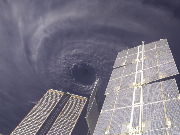 Обои картинки фото ураган, вид, космической, станции, космос, разное, другое