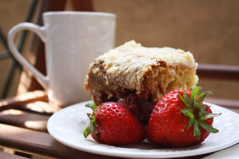 Картинка еда пирожные кексы печенье клубника ягоды пирог
