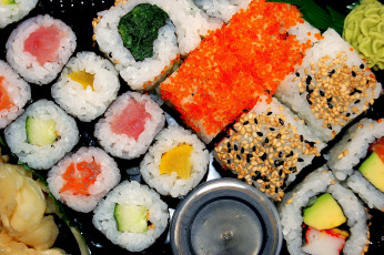 Картинка еда рыба морепродукты суши роллы рис много
