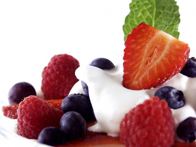 Обои картинки фото еда, фрукты, ягоды, йогурт, клубника, малина, черника