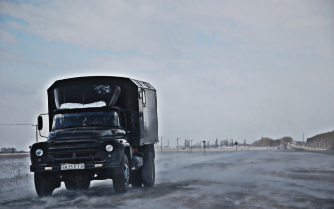 Обои картинки фото автомобили, зил, грузовики, 130, zil, грузовик, зима, дорога